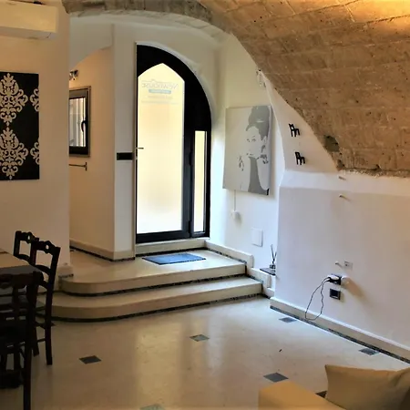 Newhouse Old Town Апартаменты Бари